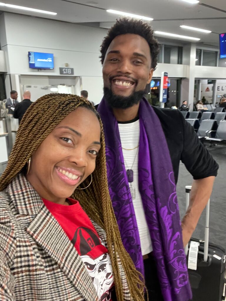 Jerame traveled nearly 24 hours to Ohio to propose, and along the way, he unexpectedly ran into his sister, Shanteria, at the airport. They both shared a drink for some liquid courage before he boarded his flight.