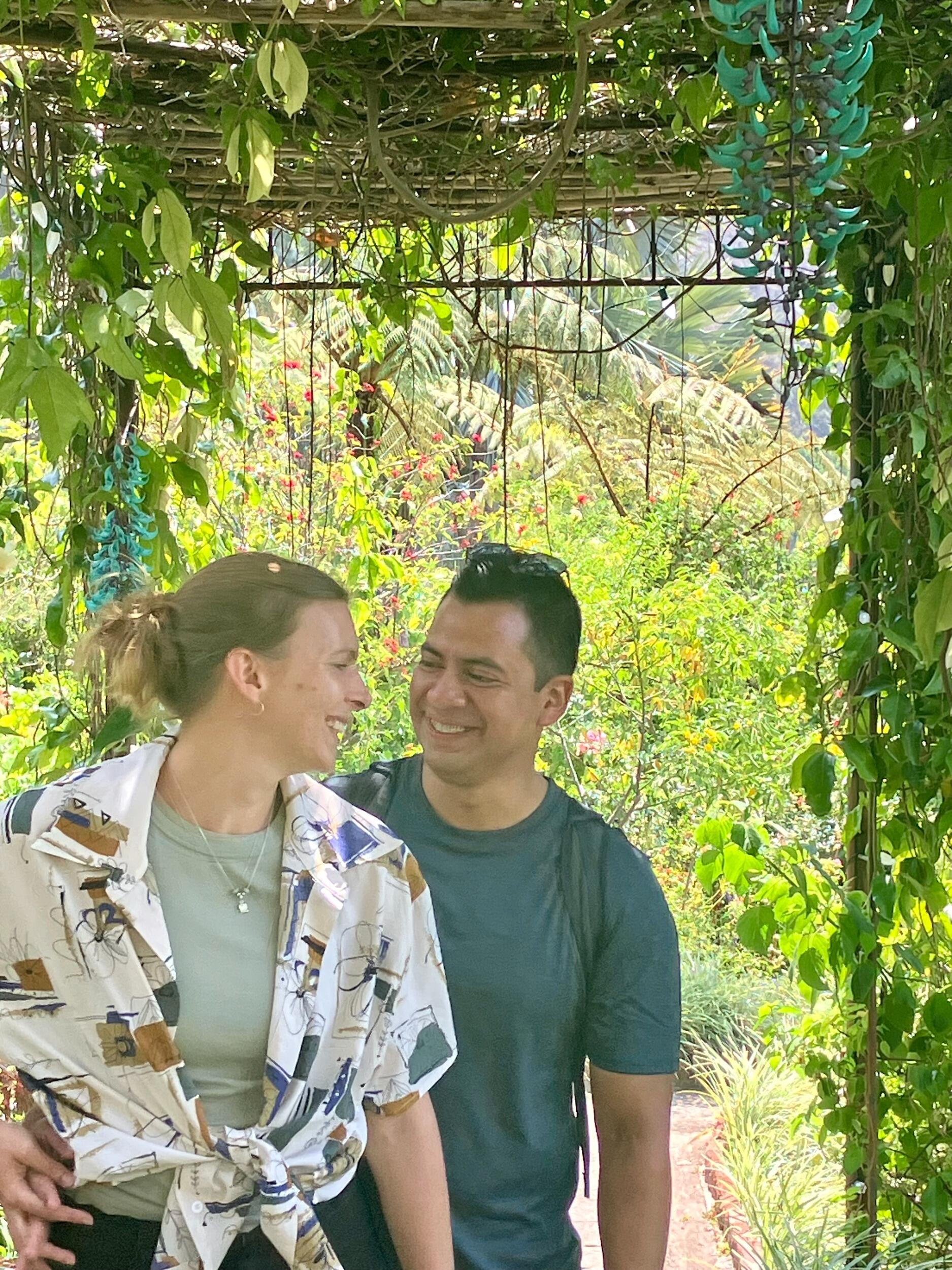  ¡Qué podemos decir! Nos encanta el lago y pudimos compartir este viaje con Meagan. Nuestro tiempo juntos era cada vez más alegre y feliz.
What can we say, we love the lake, and we got to share this trip with Meagan! Shout out to the "safari look" as Carlos calls it.