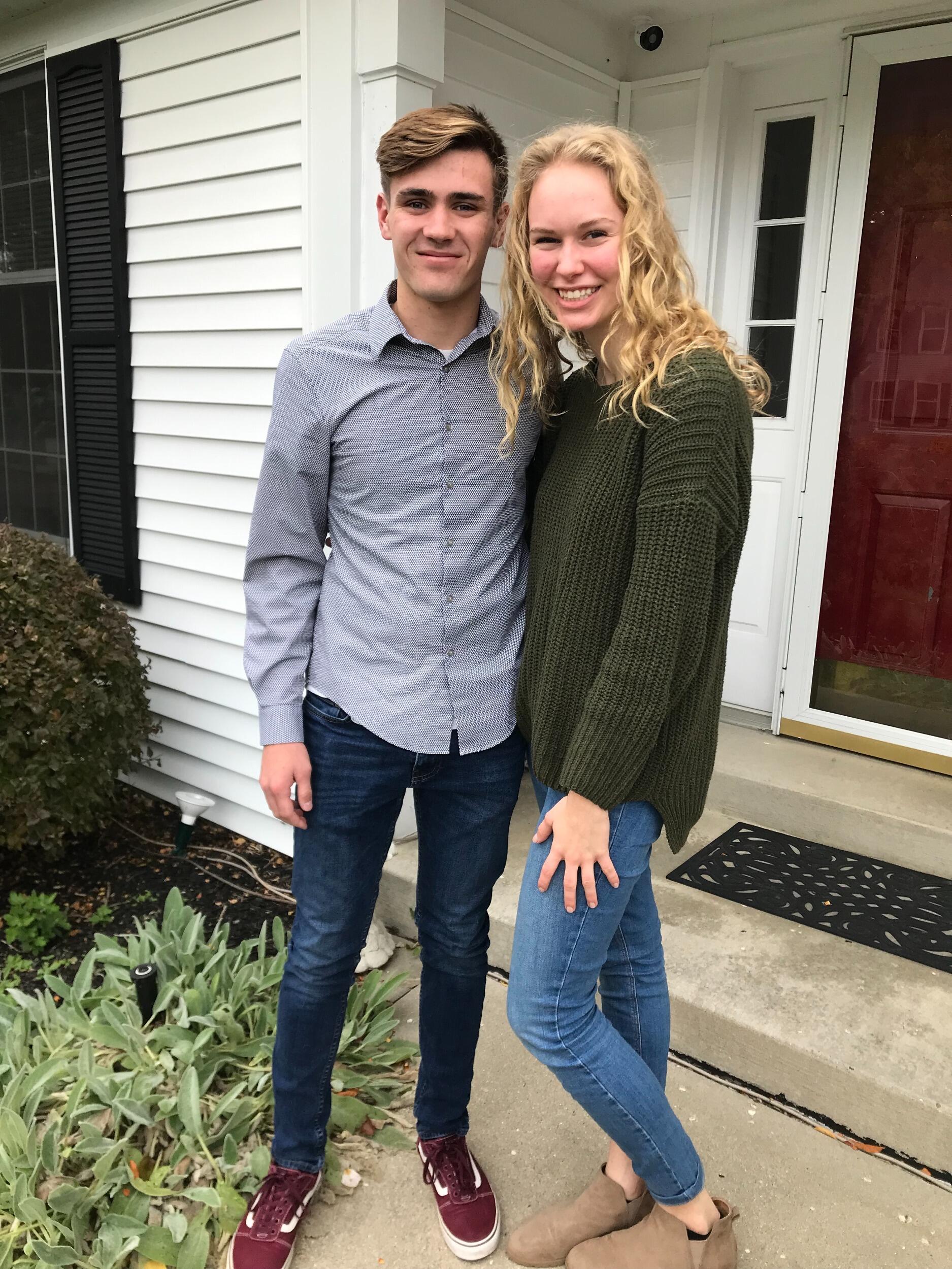 Okay okay, you might be wondering, "Did they ever start dating officially?" Well, I'm pleased to inform you that this photo was taken as they were leaving for their very first date. After more than 2 years of "we're not dating, but we kinda act like it and everyone knows we like each other", it was official. ;)