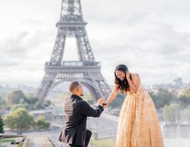Proposal in front of the Eiffel Tower