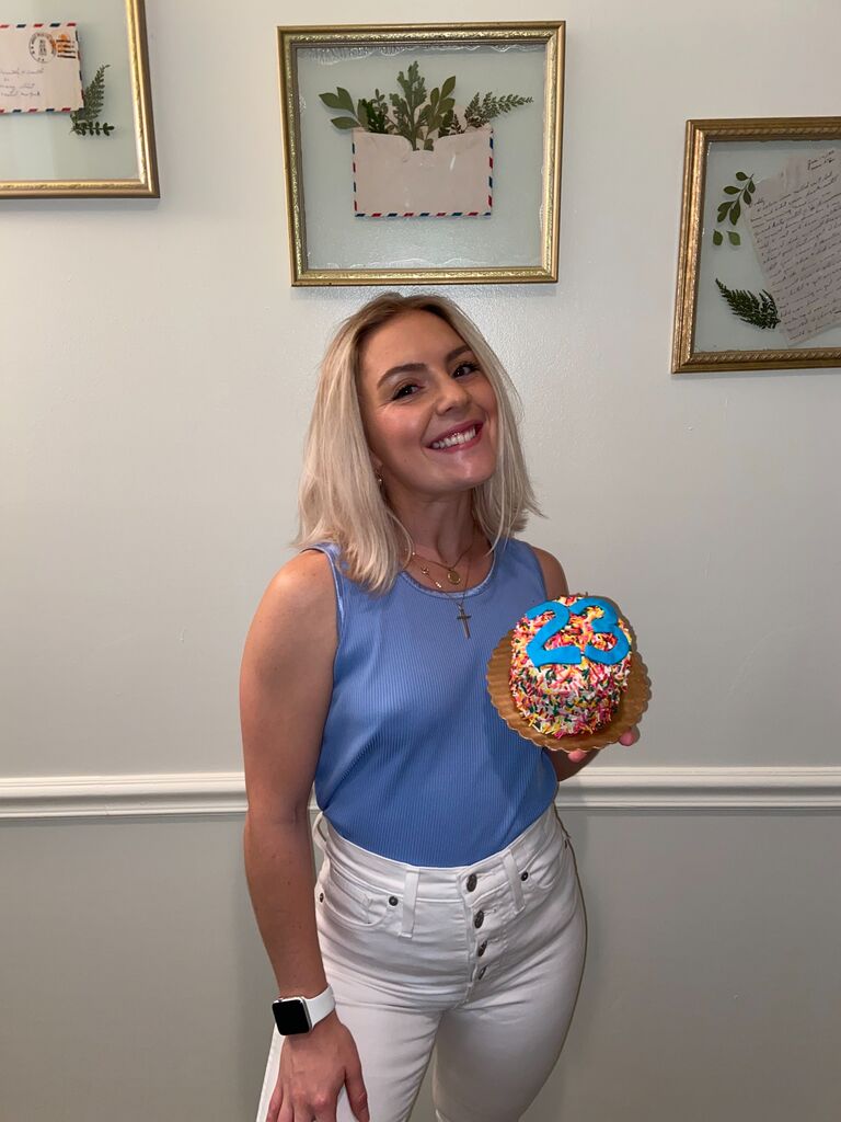 Dare turns 23 & Kyle makes her a cute little cake (with sprinkles like she asked of course lol). 