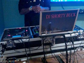 DJ Buck - Discrete Entertainment - DJ - Milwaukee, WI - Hero Gallery 4