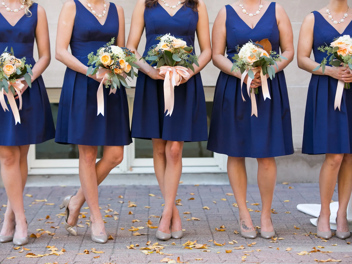 The Best Ways to Accessorize a Navy Blue Dress for a Wedding