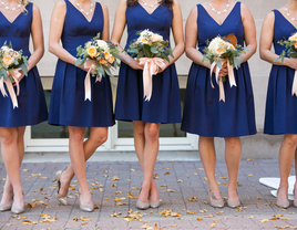 The Best Ways to Accessorize a Navy Blue Dress for a Wedding