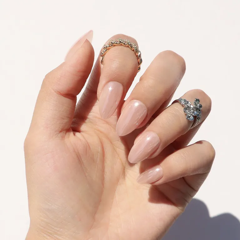 Pearl chrome press on nails bridesmaid gifts from Nail Reformation