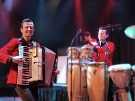 Accordionist - Accordion Player - Glendale, CA - Hero Gallery 4