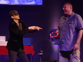 LIOZ - Comedy Magician - Las Vegas, NV - Hero Gallery 2