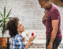 woman proposing to man