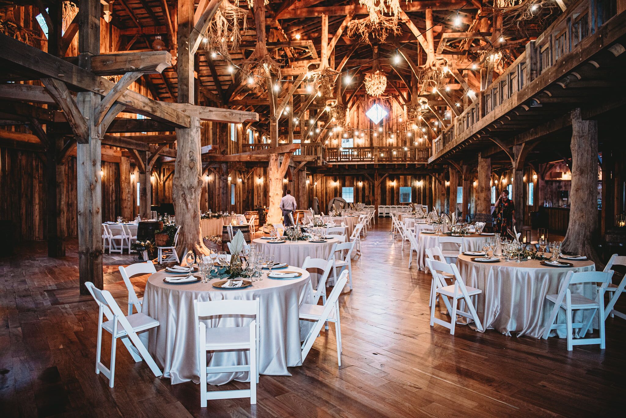 The Swan Barn Door | Wisconsin Dells, WI Reception Venues