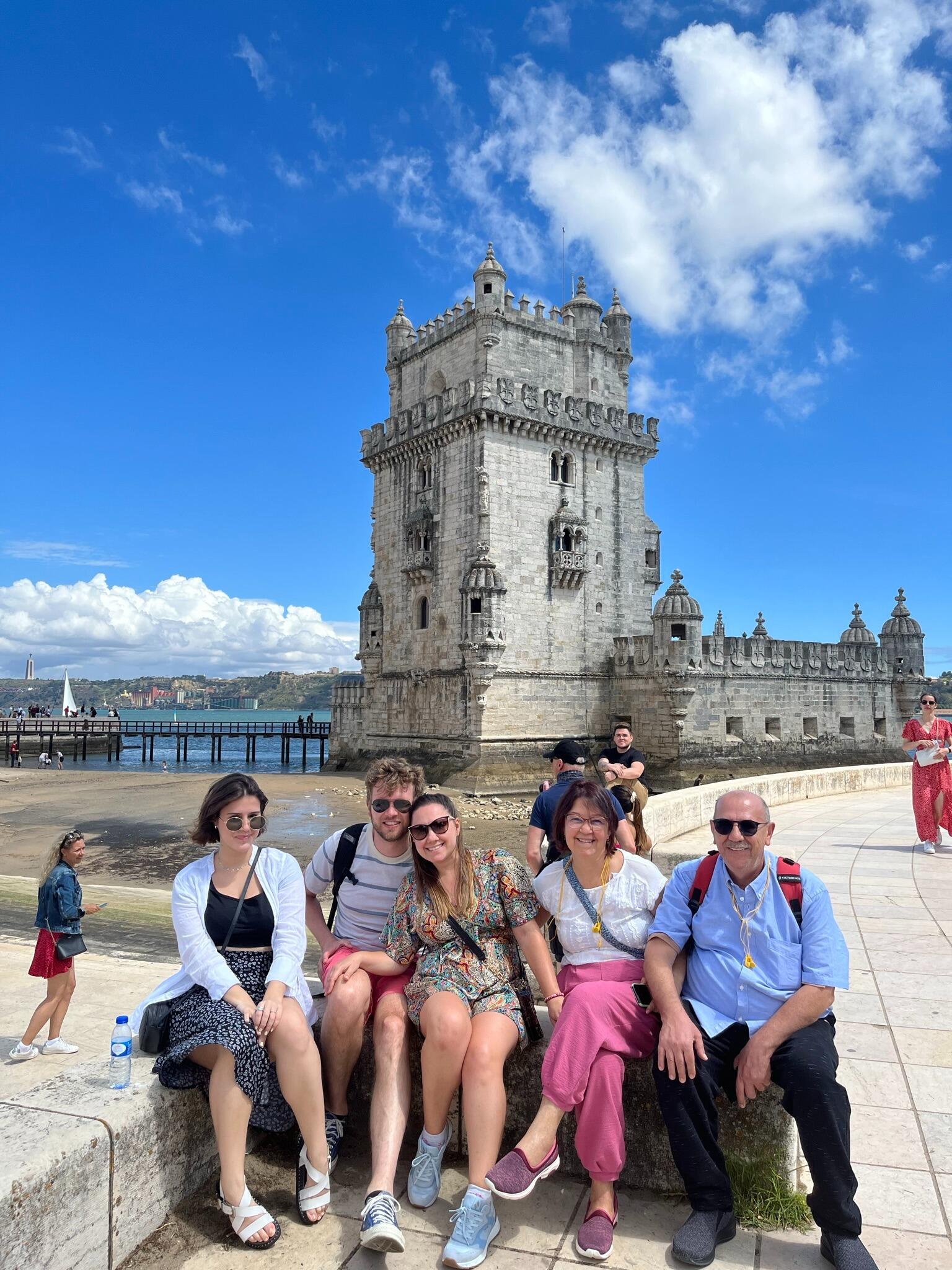 Things got real in Lisbon: Gijs faced the ultimate test— meeting Carmem's parents and her cousin Ana😄❤️