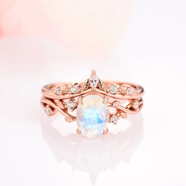 How to Shop for an Etsy Engagement Ring | Browse Our Faves