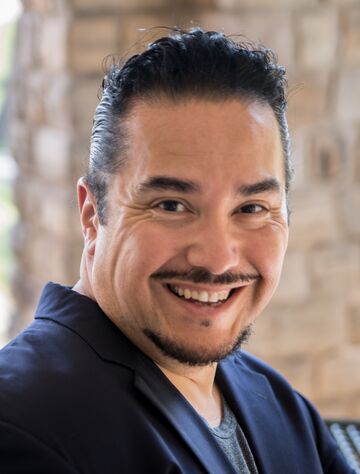 tenor HUGO CASTILLO: Opera Crossover, Latin & More - Opera Singer - Los Angeles, CA - Hero Main