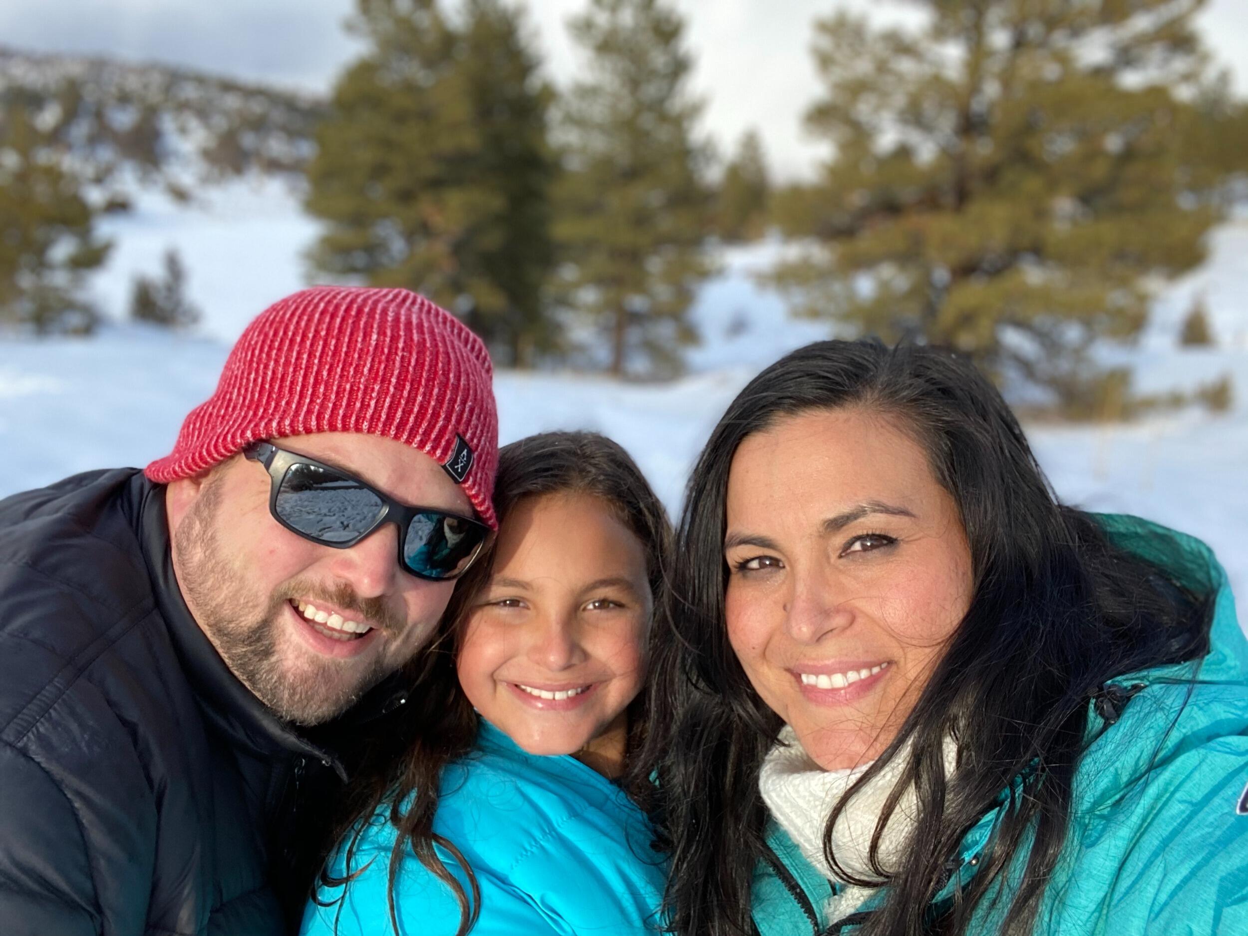 Aria visits Kanab and has her first snow!