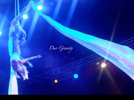 Jenny Kim Thiem - Duo Gravity - Acrobat - Austin, TX - Hero Gallery 4