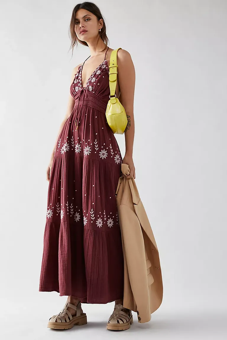 Maxi dress with embroidered flowers