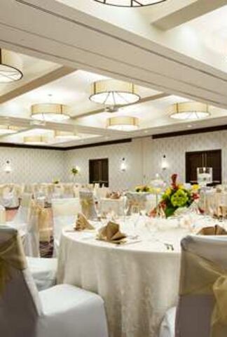 Embassy Suites Springfield | Reception Venues - The Knot