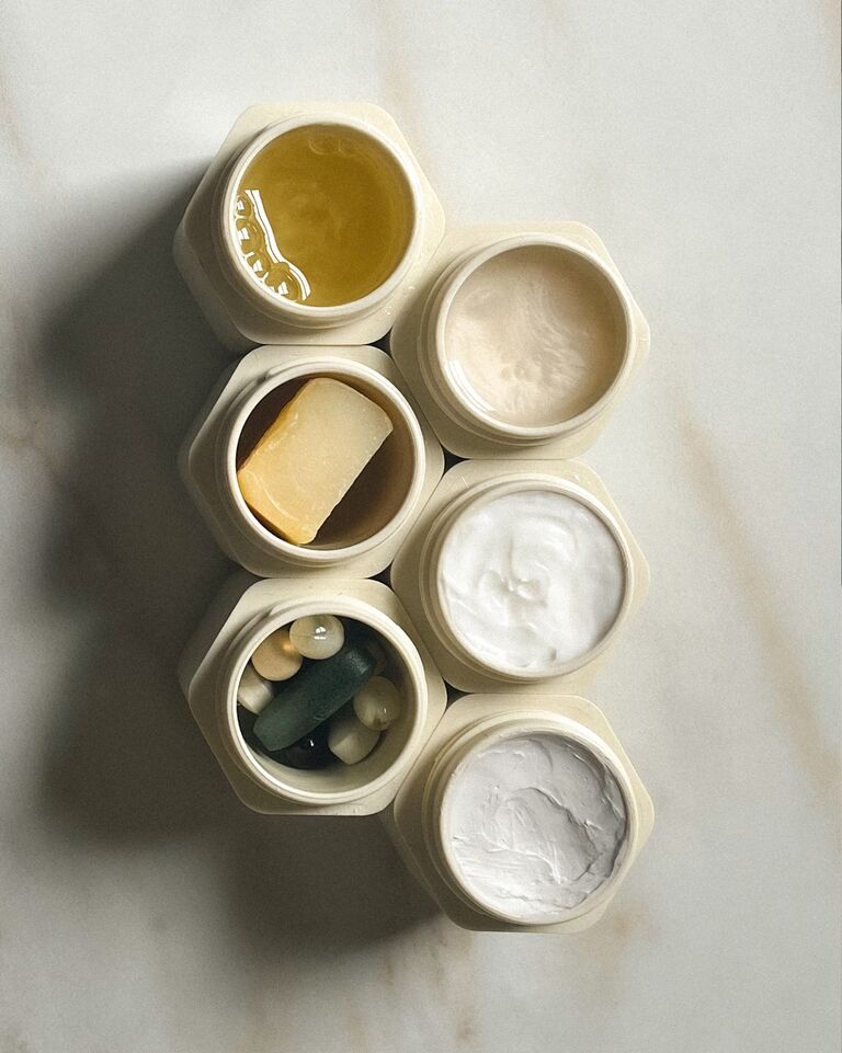 cadence capsule with travel items