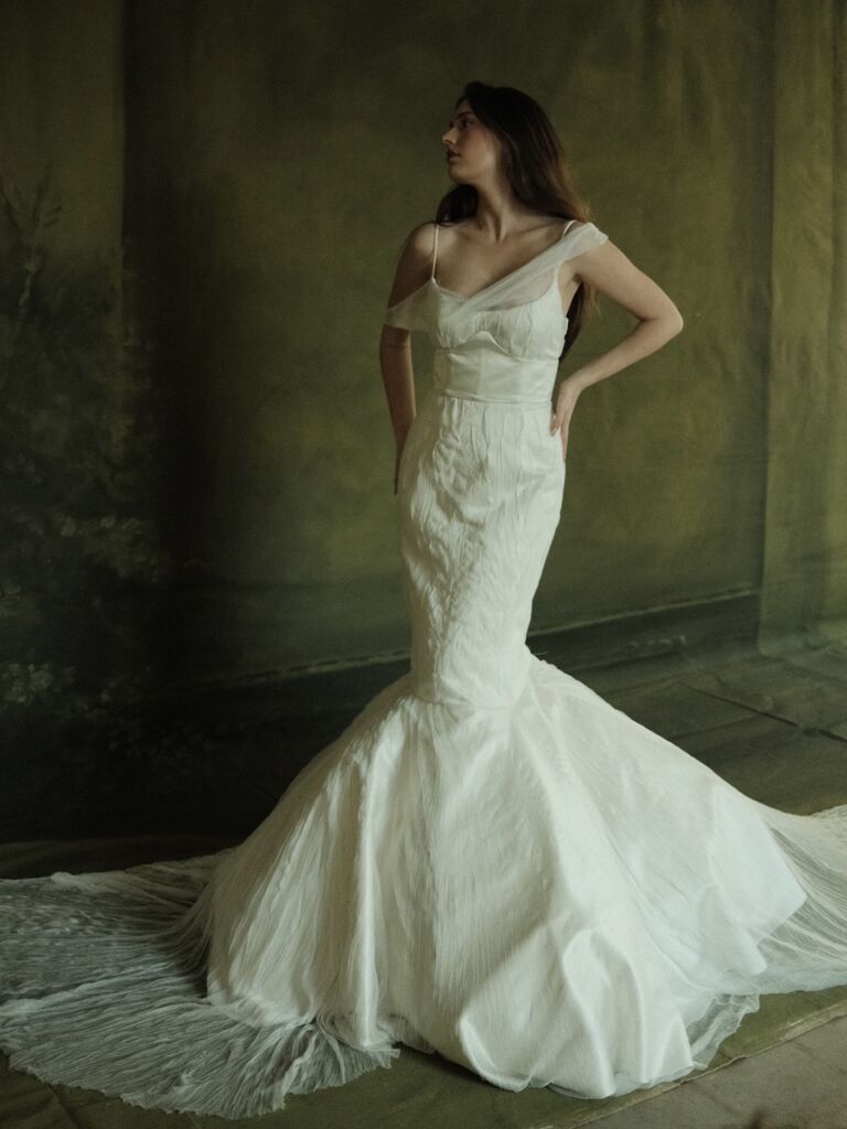 Mermaid style wedding dress, bridal trends 2024. 
