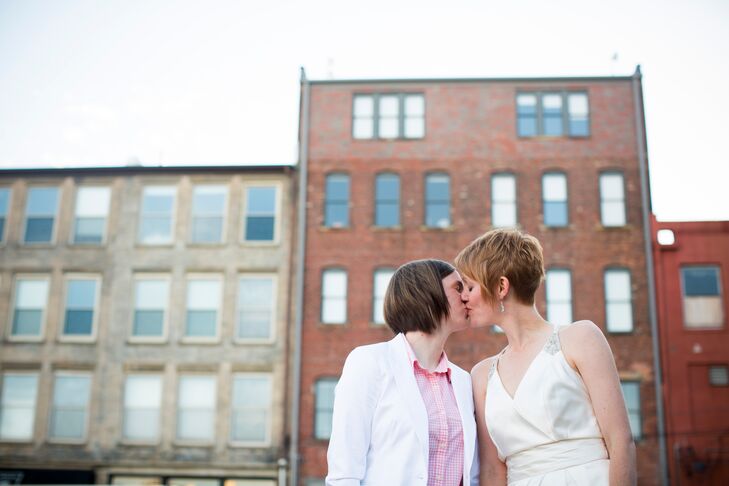 A Casual Rustic Wedding At High Line Car House In Columbus Ohio