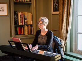 Liz Craig - Pianist - York, ON - Hero Gallery 2