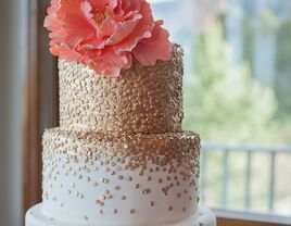 Glam wedding cake with metallic gold details