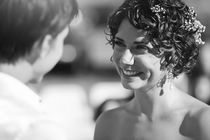 A Short Curly Hairstyle With Baby S Breath