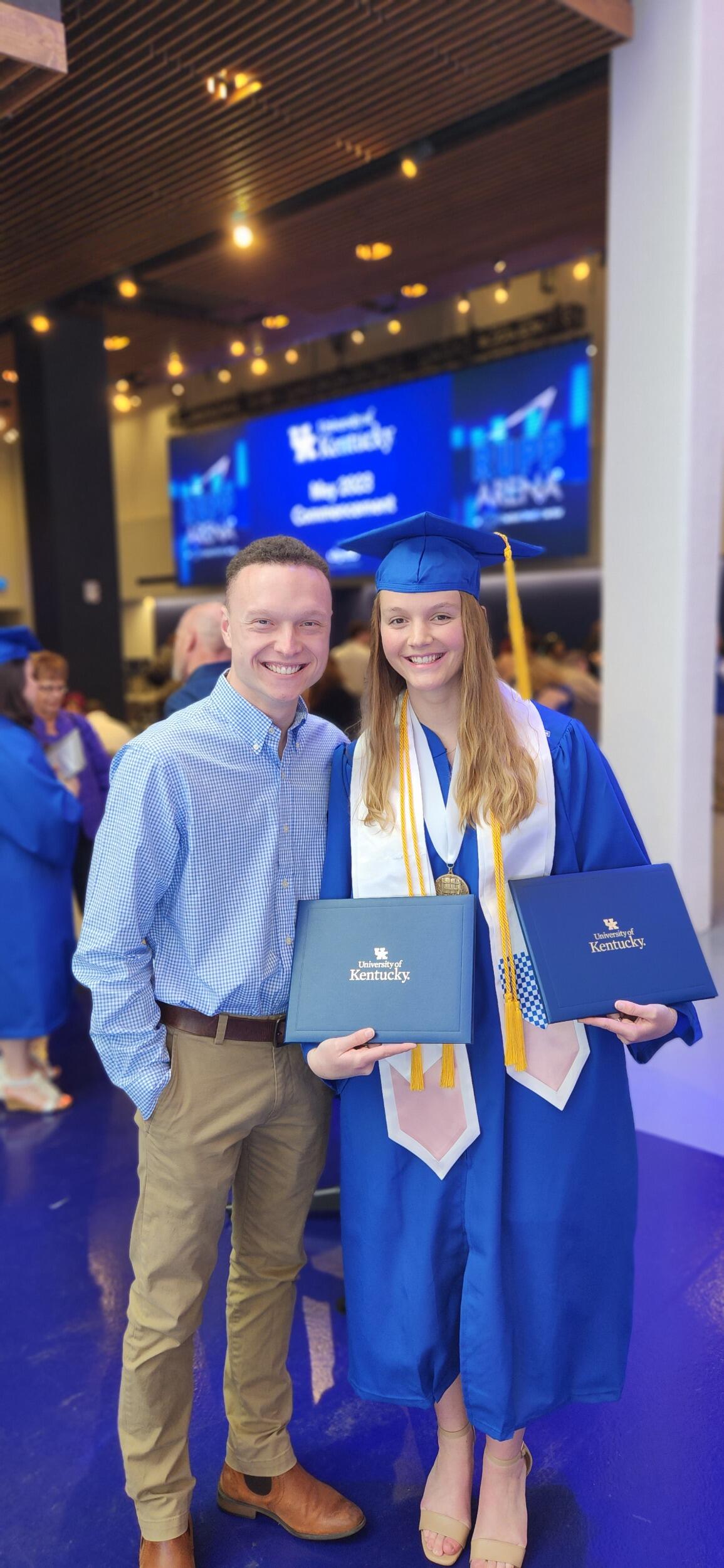 The next day, Meredith also graduated from UK!!