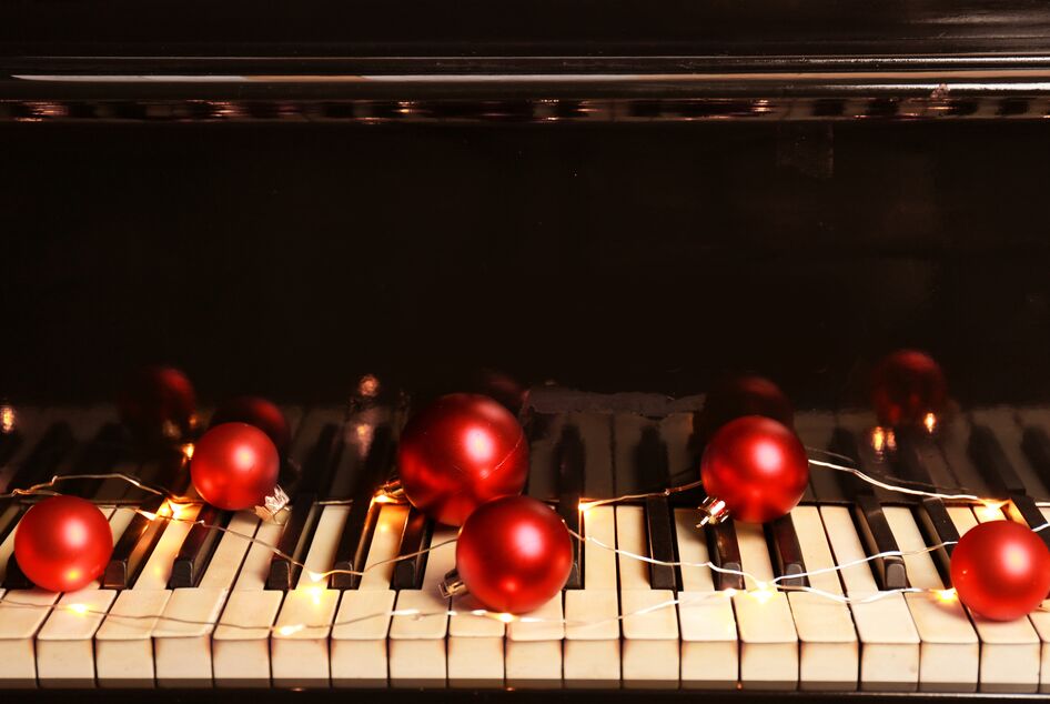 44 Christmas Songs For Your Holiday Playlist