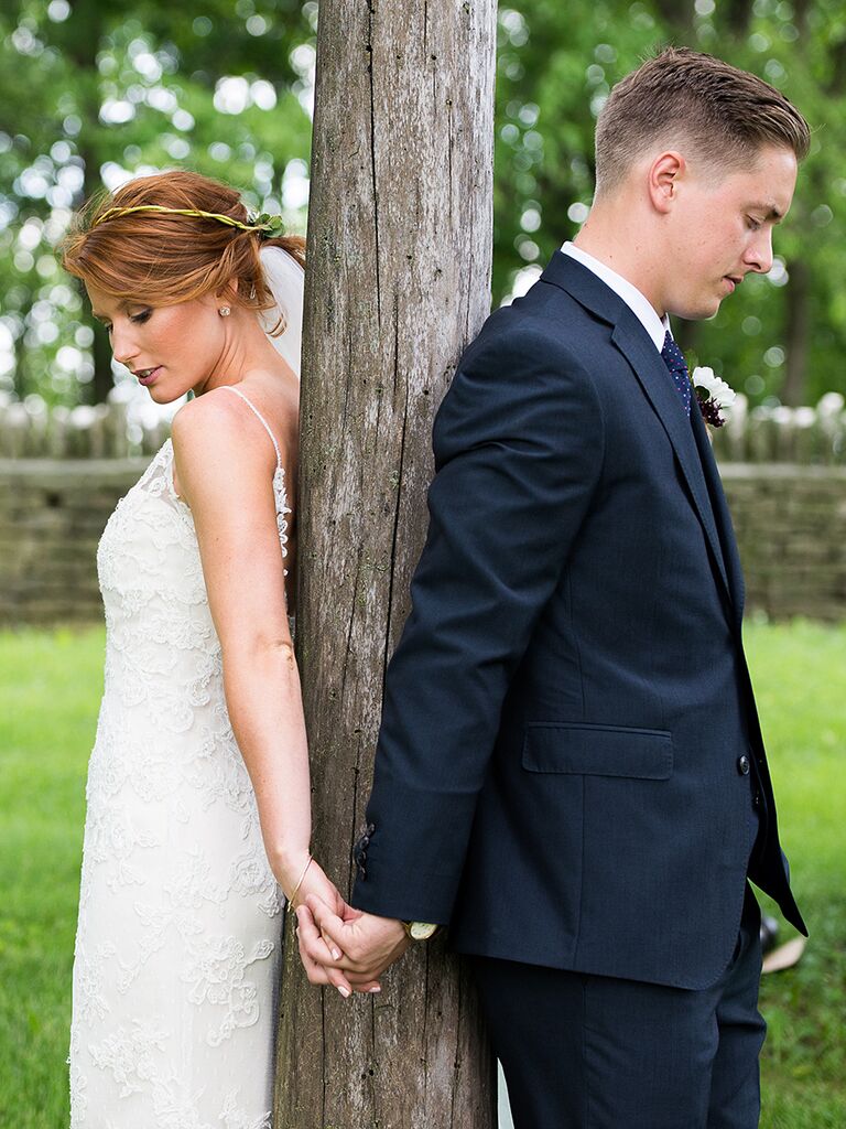 Couple Poses 101: Couple Pictures Poses for Your Wedding