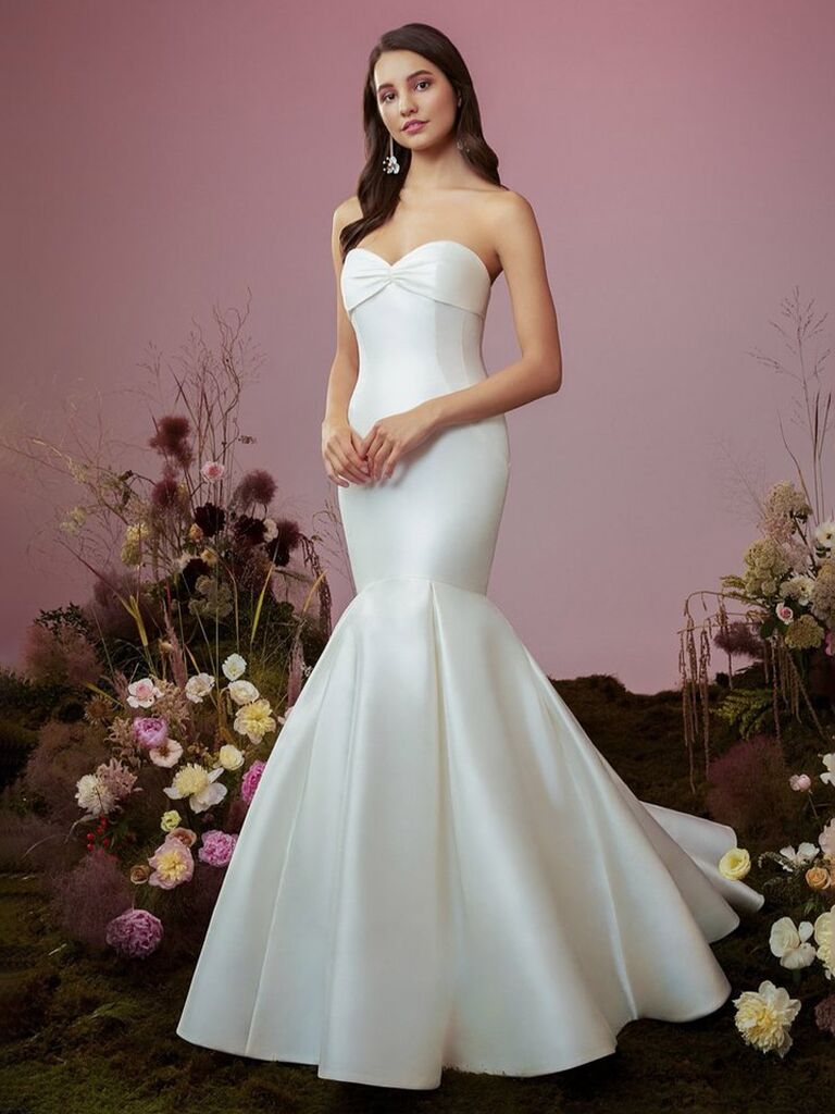 anne barge plain white strapless wedding dress with sweetheart neckline and pleated mermaid skirt