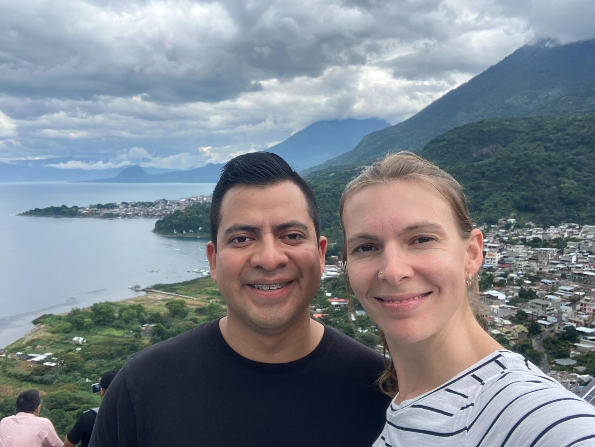 Y estos días disfrutando momentos de mucho amor. Más vistas del lago de Atitlán, donde ambos encontramos paz, belleza, algunos paseos en barco y mucha diversión.
More views from Lake Atitlan where we both find peace, beauty, some very bumpy boat rides, and lots of stairs.