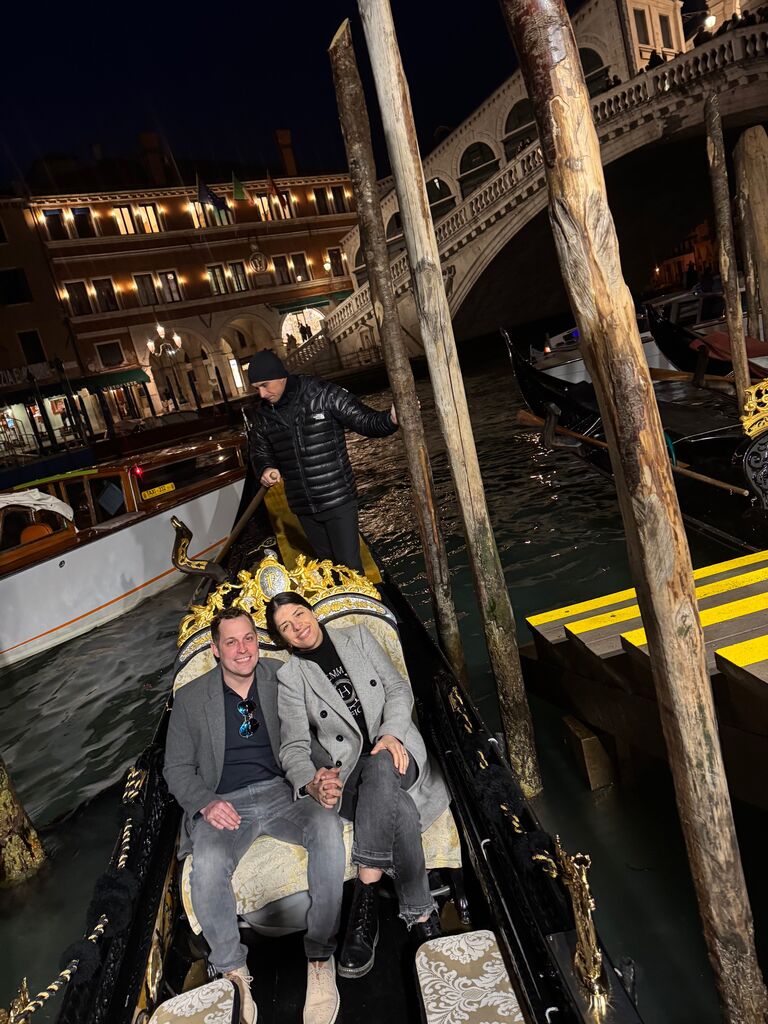 Our romantic Valentine's day in Venice.

Il nostro romantico San Valentino in gondola a Venezia.