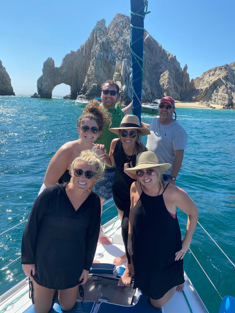 Elaina travels to Cabo San Lucas for a Hendrickson family vacation! 