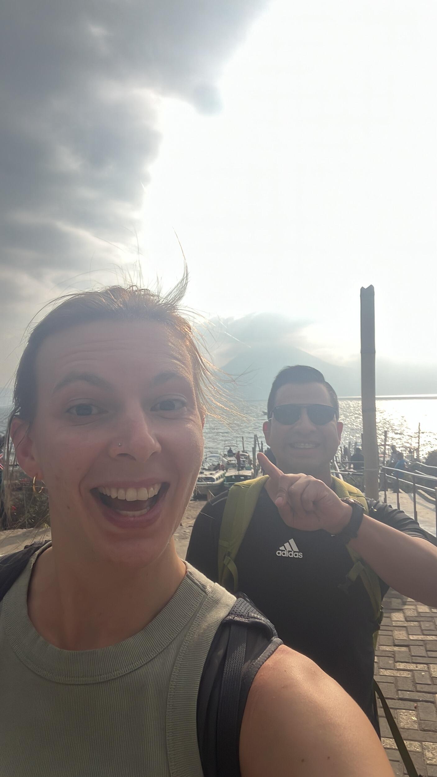 Una de las primeras experieicias juntos viajando y conociéndonos todavia solo amigos
One of the first times traveling to the lake together and getting to know eachother, but still just as friends