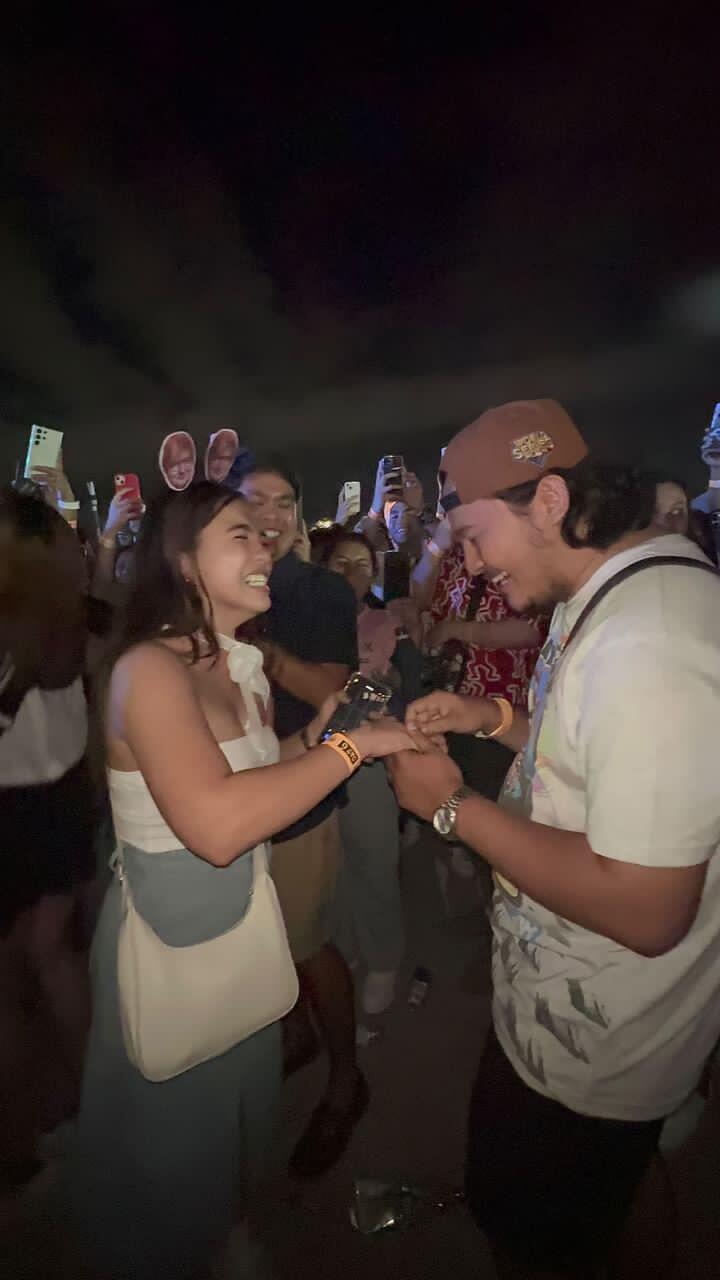 The night we’ll never forget. He proposed during Ed Sheeran’s concert, with our love song Tenerife Sea playing in the background. Surrounded by the magic of music, love, and Ed’s voice, I was completely speechless—my heart was racing, and I knew, in that moment, our forever had just begun. 💍🎶