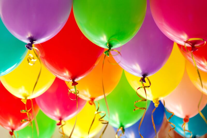 Color party ideas: balloons