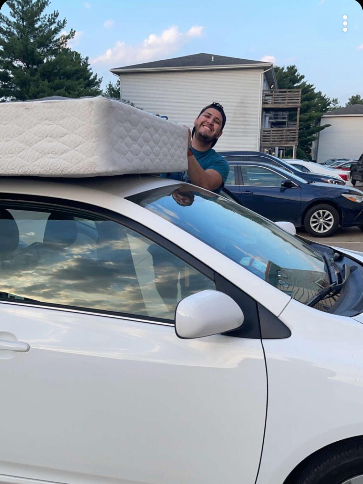 We didn't have a moving truck so we had to improvise when we first officially moved in together 🚚
