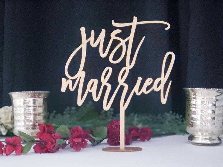 'just married' wooden calligraphy sign