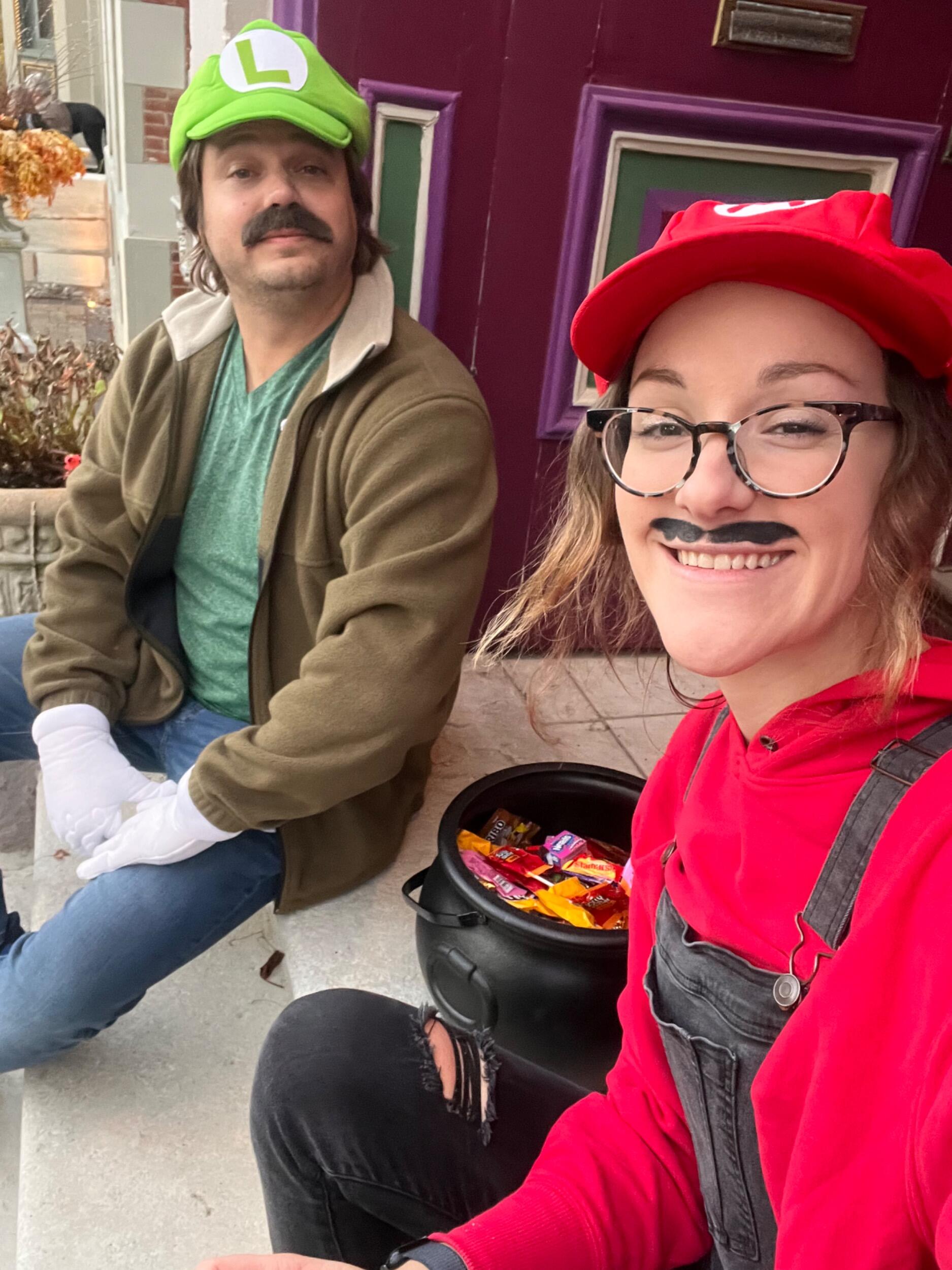 Two Brothers From Another Mother: Jayne and Eric hand out candy to trick-or-treaters in their new neighborhood. 