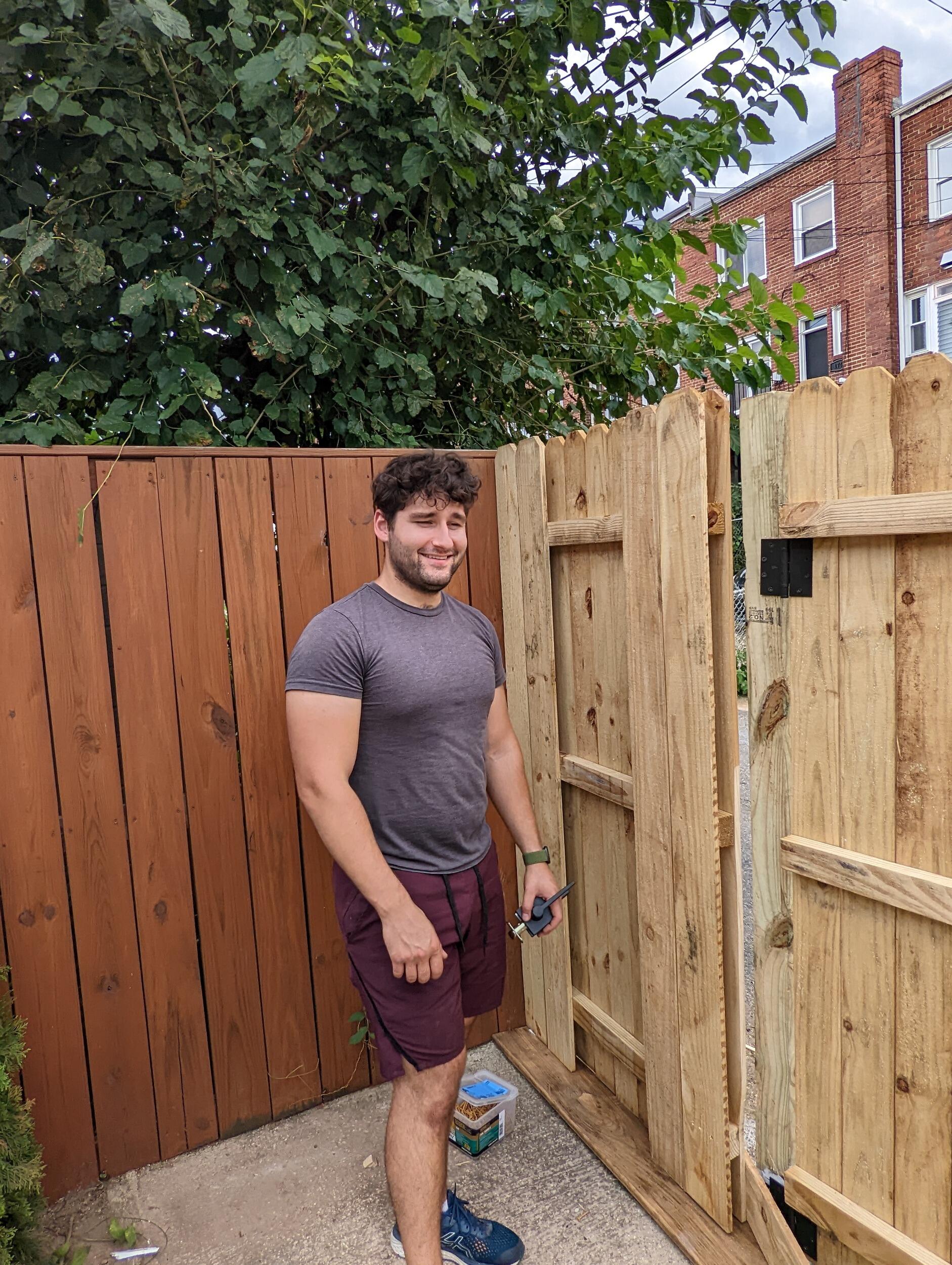 Aaron the Homeowner builds a fence!