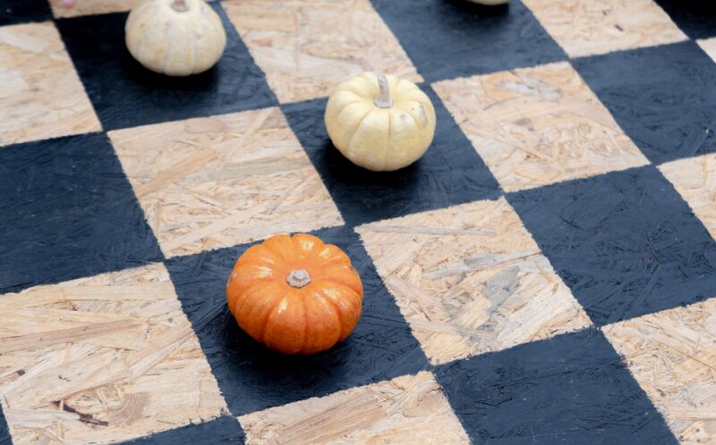 Fall party ideas - pumpkin checkers