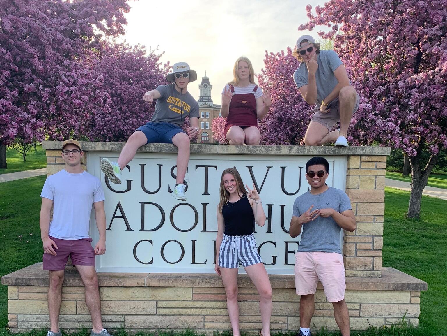 Teague and Brooke met through mutual friends at Gustavus at the end of freshman year. 