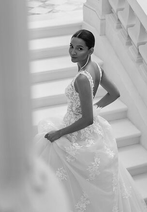 Wedding dress with V-neckline and V-back. A-line silhouette with lace bodice and tulle skirt with glitter and appliqués. Removable long sleeves.