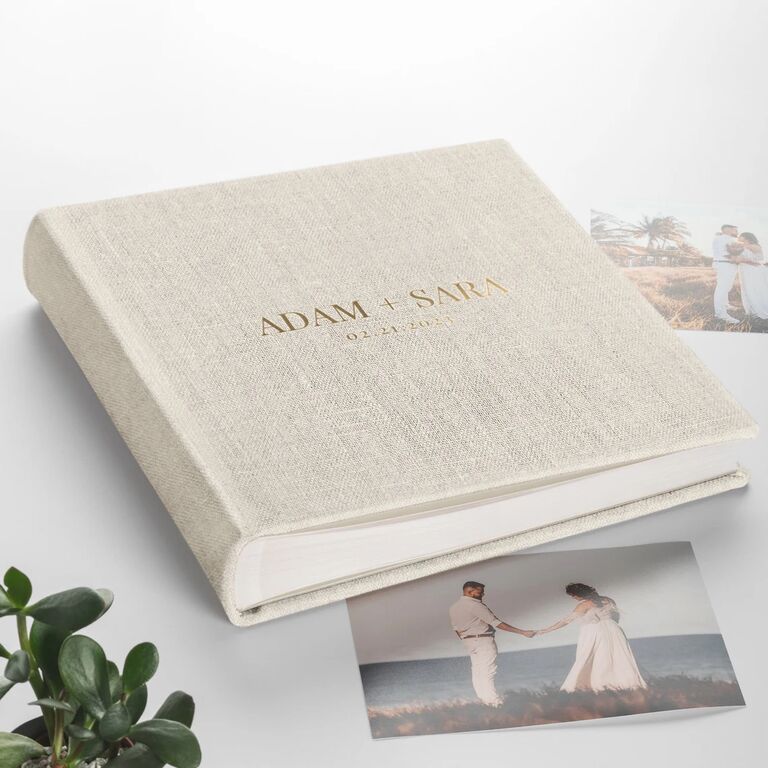 20 Wedding Albums to Show Off Your Favorite Wedding Day Moments