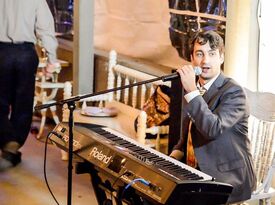 Jonny Gower - Singing Pianist - Nashville, TN - Hero Gallery 1