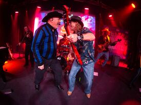 Shameless-Garth Brooks Tribute - Country Band - Omaha, NE - Hero Gallery 2