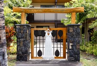 Hilo Hawaii Aloha Shirt Side Black Border Band - Hawaiian Wedding Place
