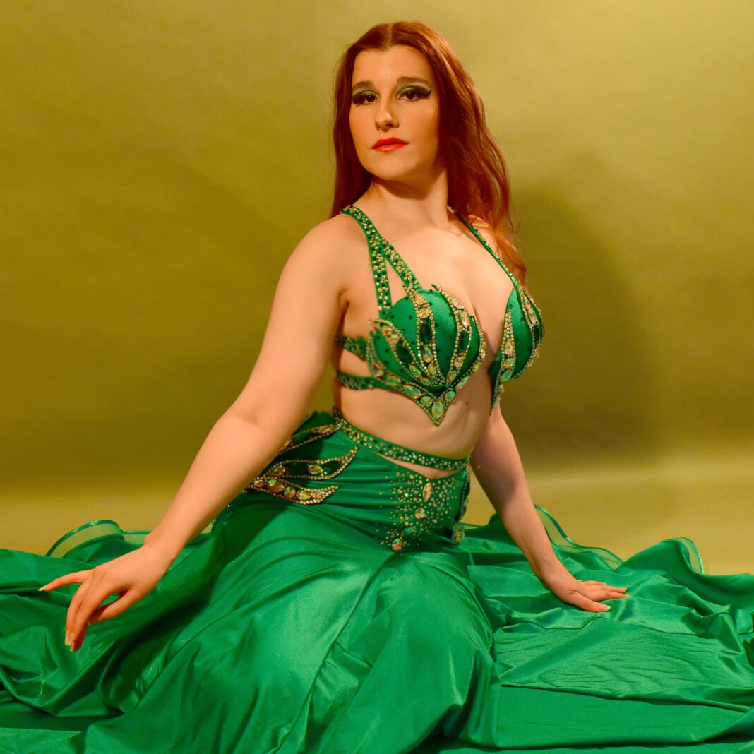 Lara ~ Bellydance ~ Black and Green Bella