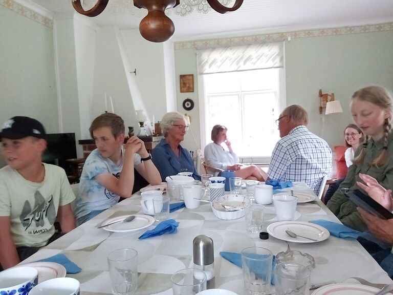 Some of Ellen's family held a little engagement party for us