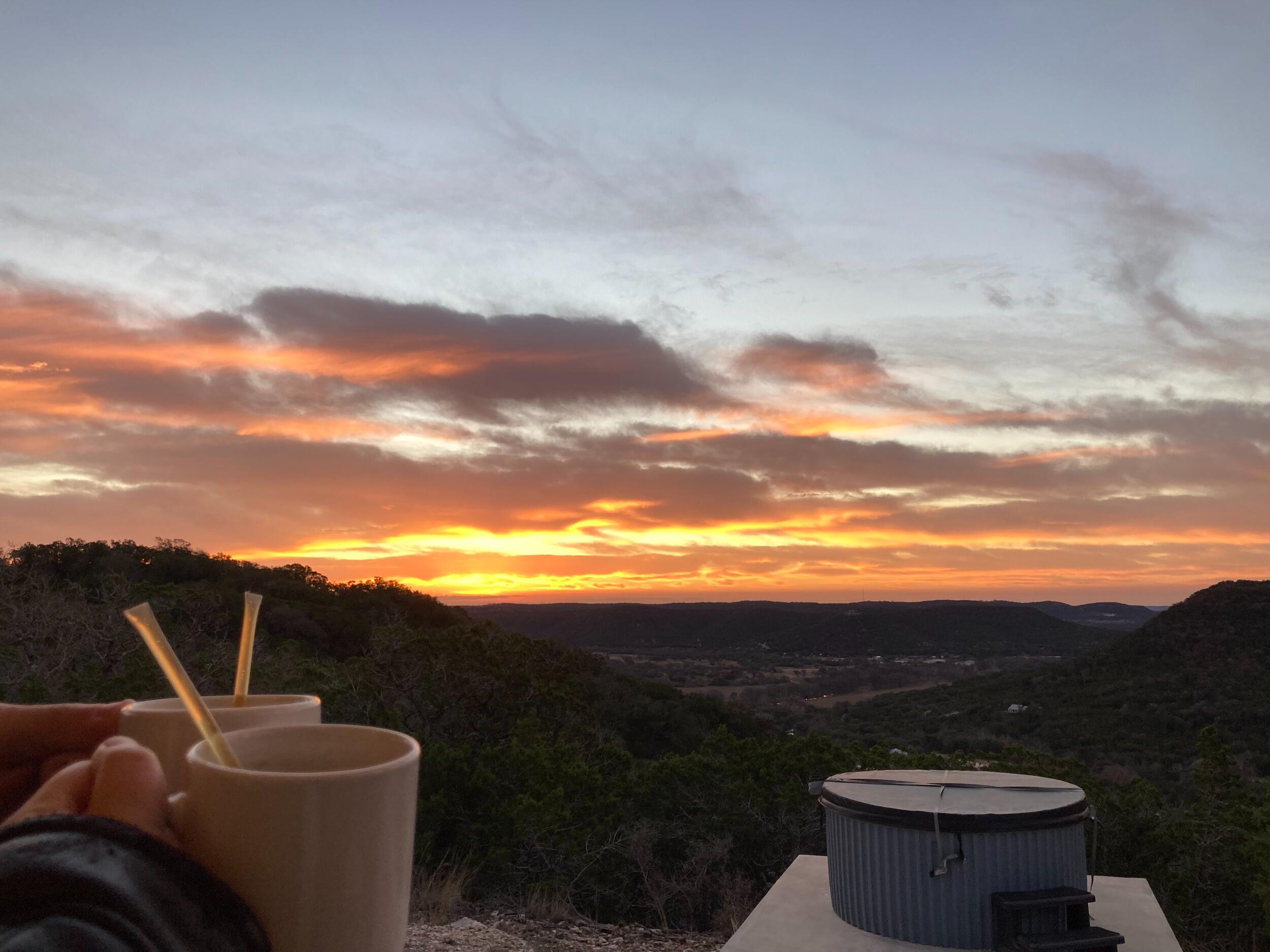 Beehive Airbnb - Medina, TX